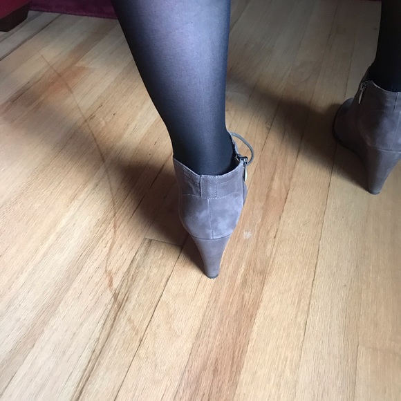 Franco Sarto suede tan booties - Picture 7 of 7